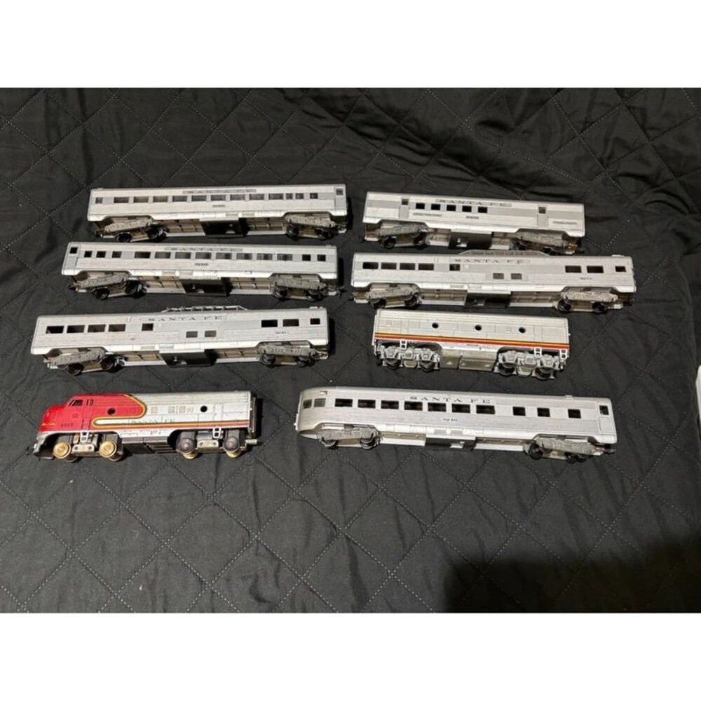 Vintage Tyco HO Santa Fe Warbonnet F9 Locomotive 4015 & 7 Passenger Cars Lot